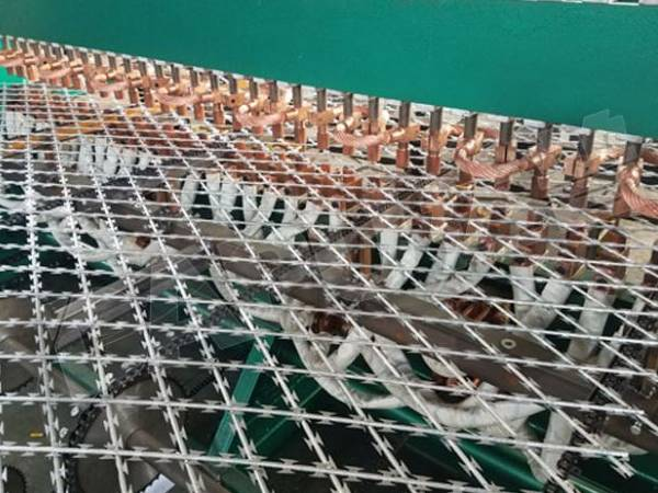 Welded Razor Wire Mesh Fence Manufacturing
